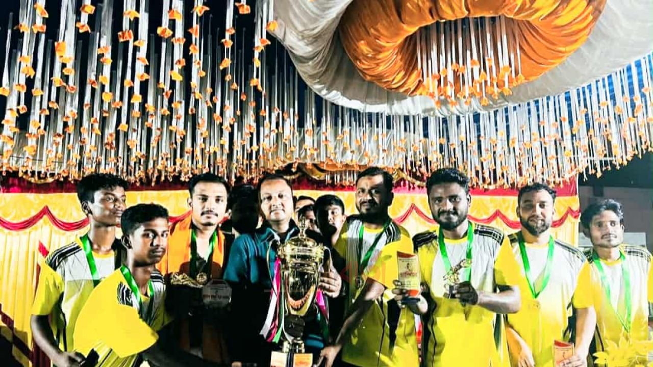 ঈশ্বরদীতে রিজিয়া মেমোরিয়াল ট্রাস্টের ফুটবল টুর্নামেন্টের ফাইনাল অনুষ্ঠিত