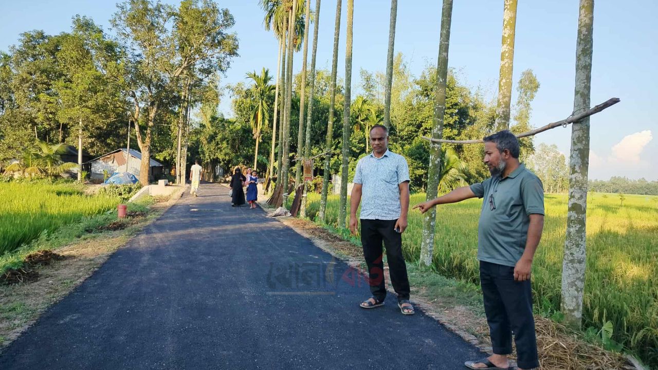 গাইবান্ধায় রাস্তা পাকা করণে এলাকাবাসীর স্বস্তি