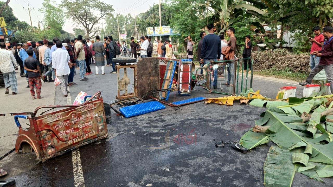 দিনাজপুরে মিনিবাস–ইজিবাইক মুখোমুখি সংঘর্ষে নিহত ৪