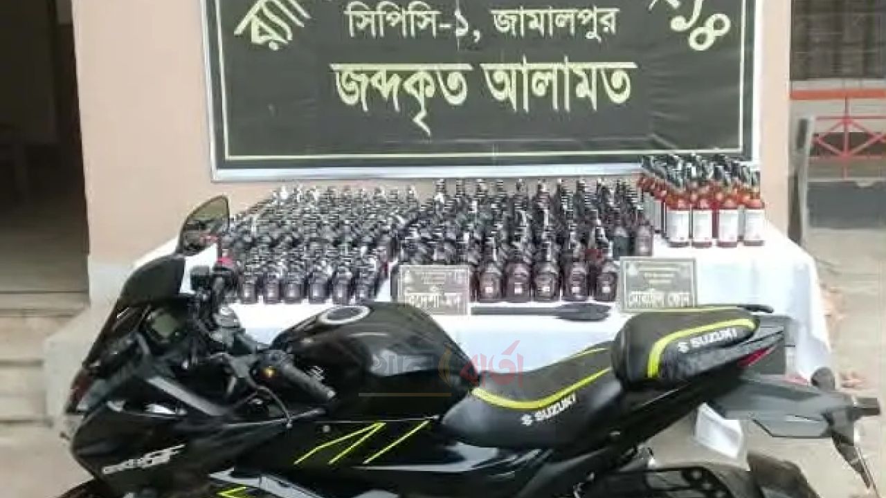 সীমান্ত এলাকা থেকে বিদেশি মদসহ ২ জনকে আটক করেছে র‍্যাব