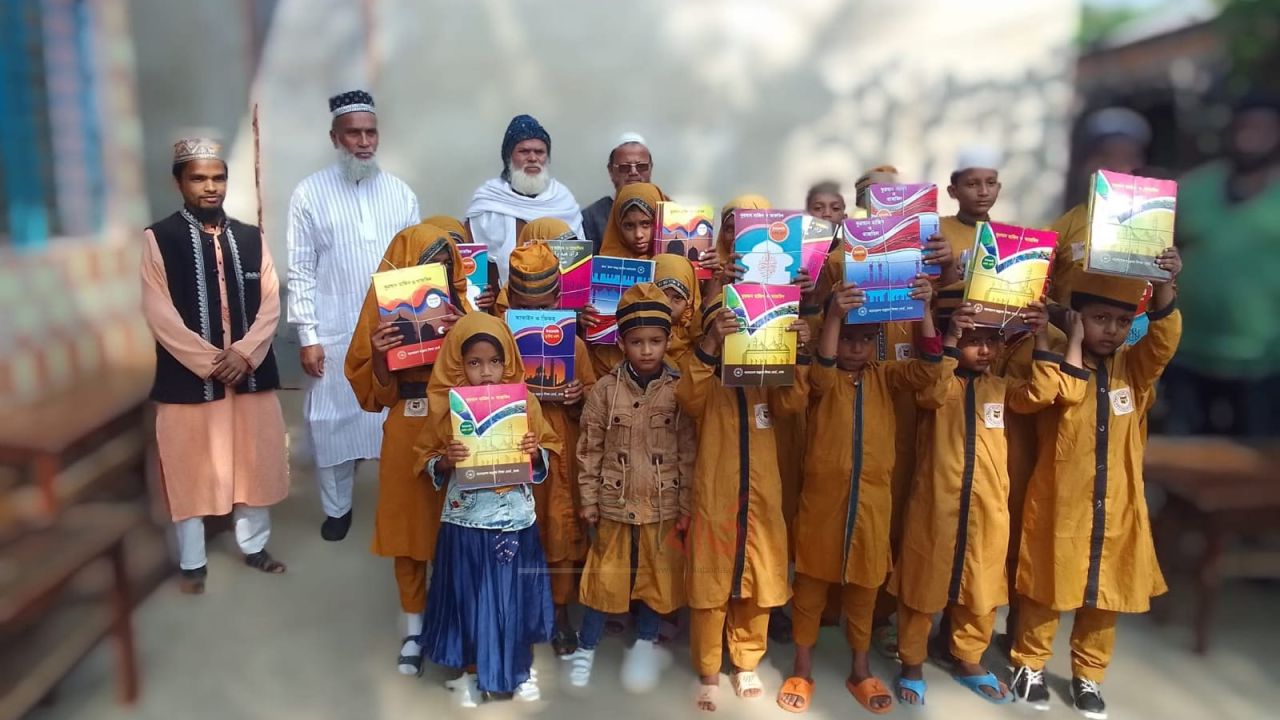 শান্তিগঞ্জে ইকরা আইডিয়াল মাদ্রাসা'য় বই উৎসব অনুষ্ঠিত 