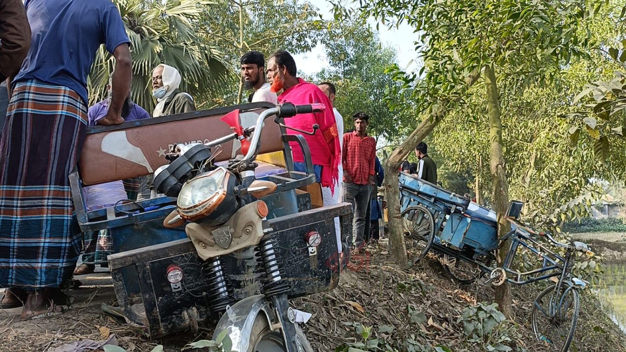 রায়গঞ্জে সড়ক দুর্ঘটনায় স্বামী-স্ত্রীর মৃত্যু, আহত ৪