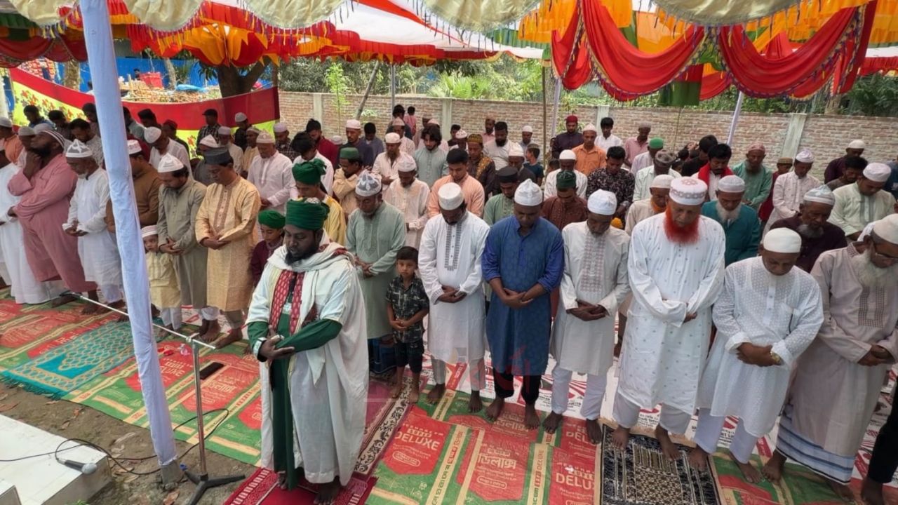 বোয়ালমারীতে ১০ গ্রামে আগাম ঈদ উদযাপন