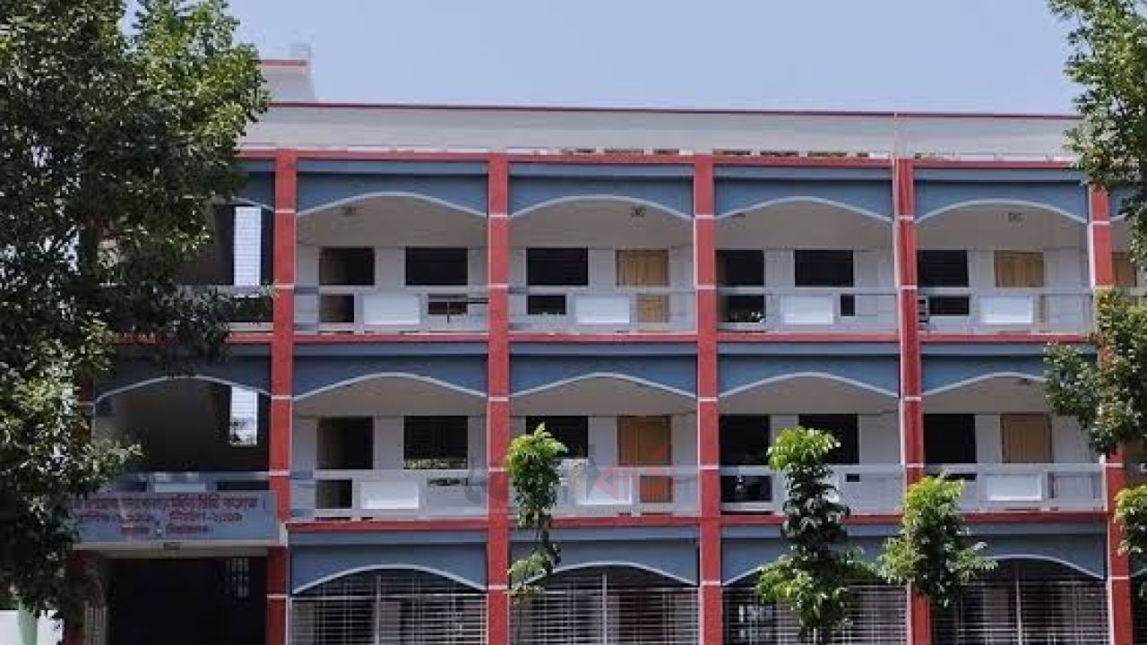 রায়গঞ্জে কলেজছাত্রীকে নিয়ে শিক্ষক উধাও, থানায় জিডি