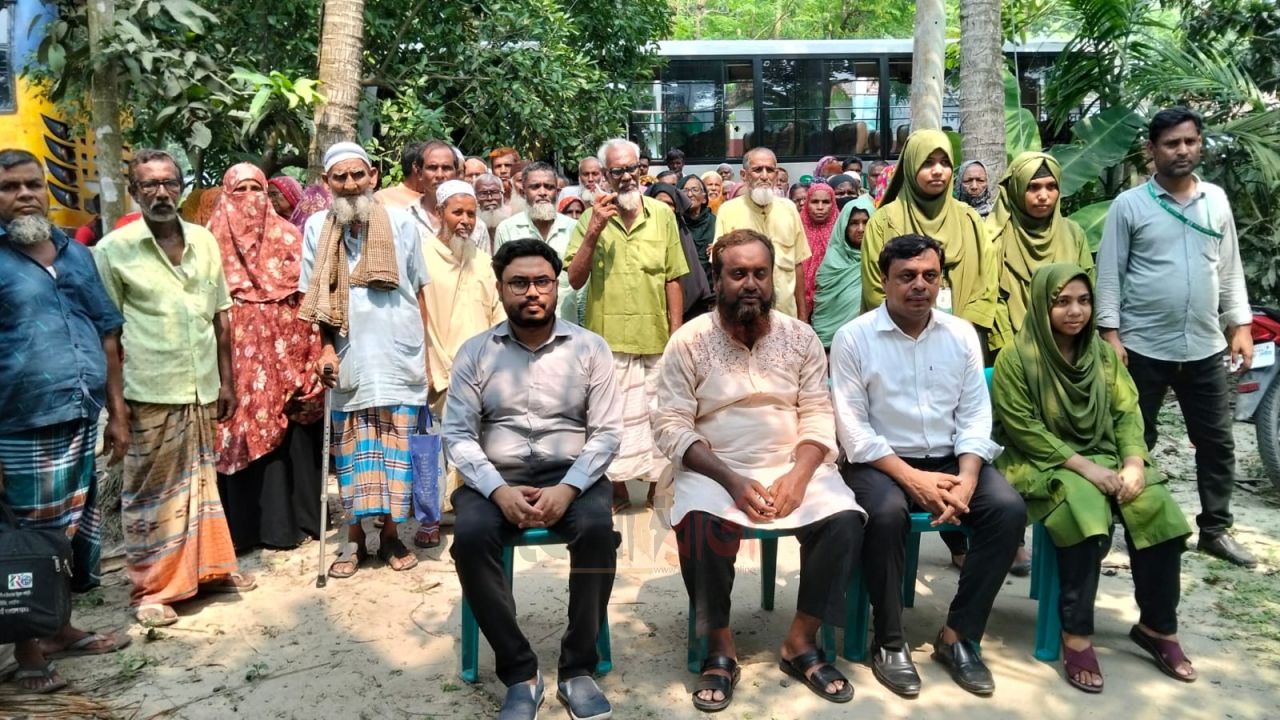 নলডাঙ্গায় শ্রমিক কল্যাণ ফেডারেশনের উদ্যোগে ৭০ জনের চোখের ছানি অপারেশন