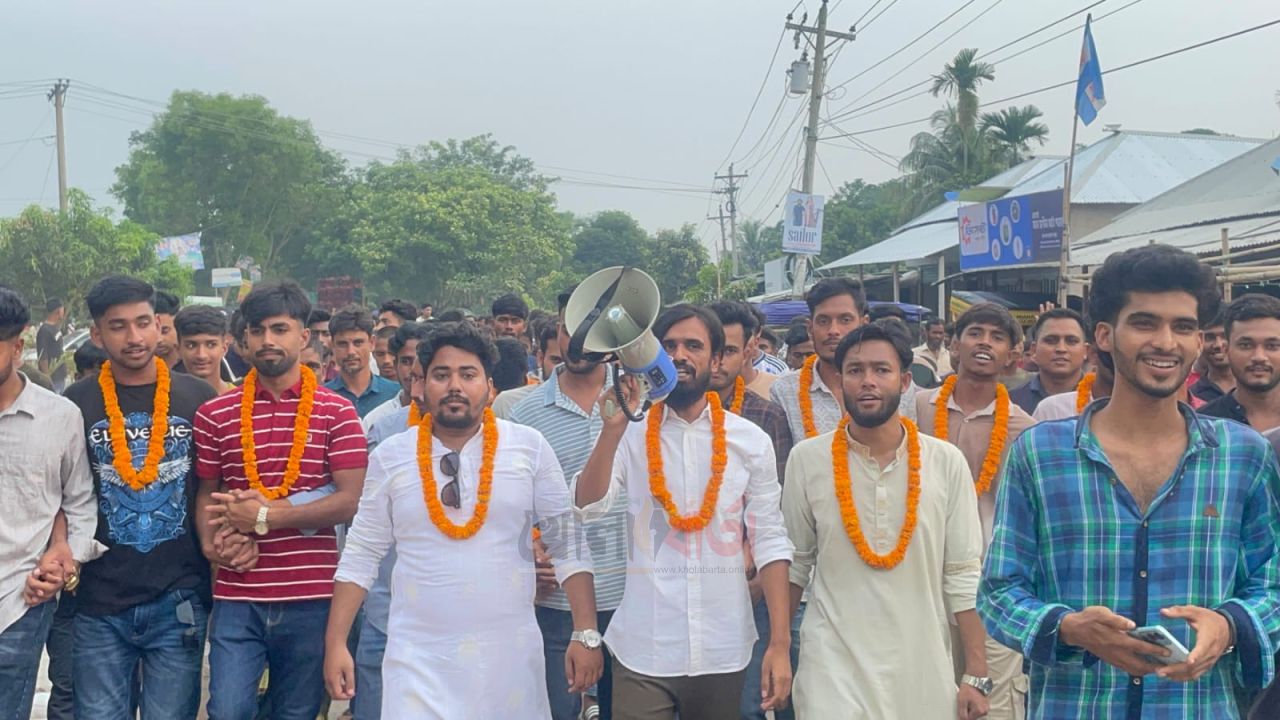 সালথায় ছাত্রদলের কমিটি নিয়ে দ্বিমুখী চিত্র: একপক্ষে সংবাদ সম্মেলন, অন্যপক্ষে আনন্দ মিছিল