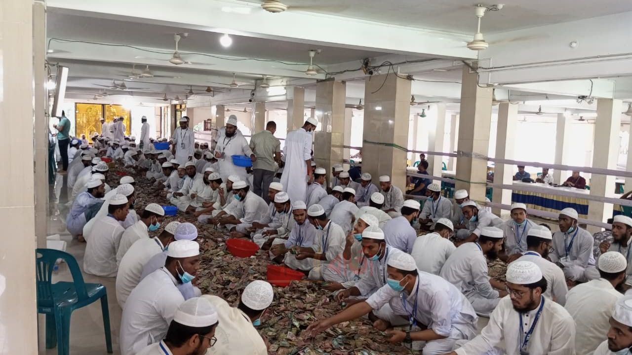 ৬ মাস পর পাগলা মসজিদের ১৩ দানবাক্স খুলে মিলল ৪৩ বস্তা টাকা