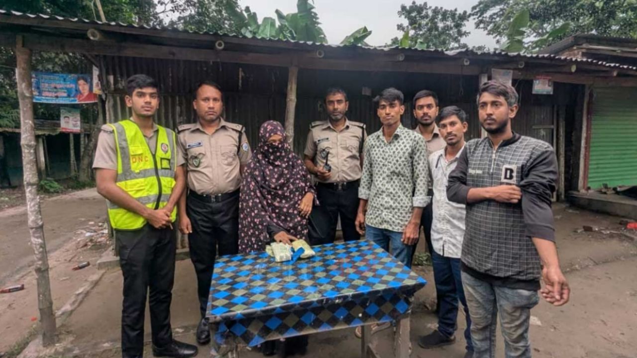 নেত্রকোনায় বাসে ডিএনসির অভিযান: ২৮ লাখ টাকার ইয়াবাসহ নারী কারবারি গ্রেপ্তার