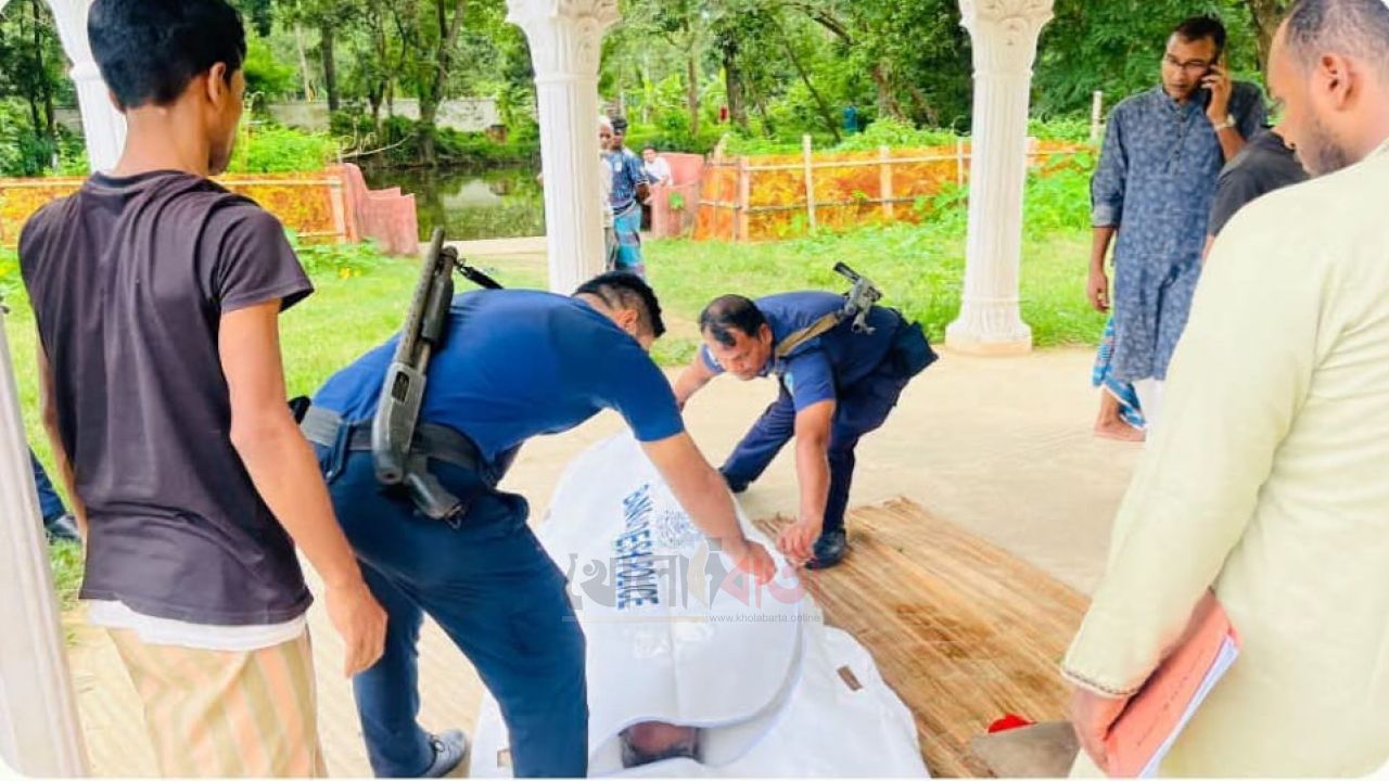 লোহাগাড়ায় মন্দিরের পুকুর থেকে তবলা বাদক অরুণ জলদাশের মরদেহ উদ্ধার