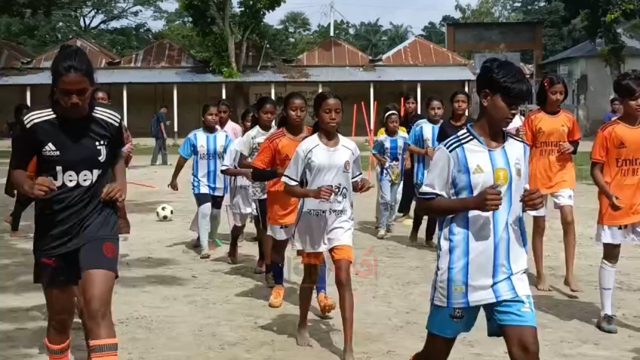 প্রতিবন্ধকতা পেরিয়ে জাতীয় দলের স্বপ্ন, রায়গঞ্জে মাঠ কাঁপাচ্ছে ক্ষুদ্র নৃগোষ্ঠীর মেয়েরা