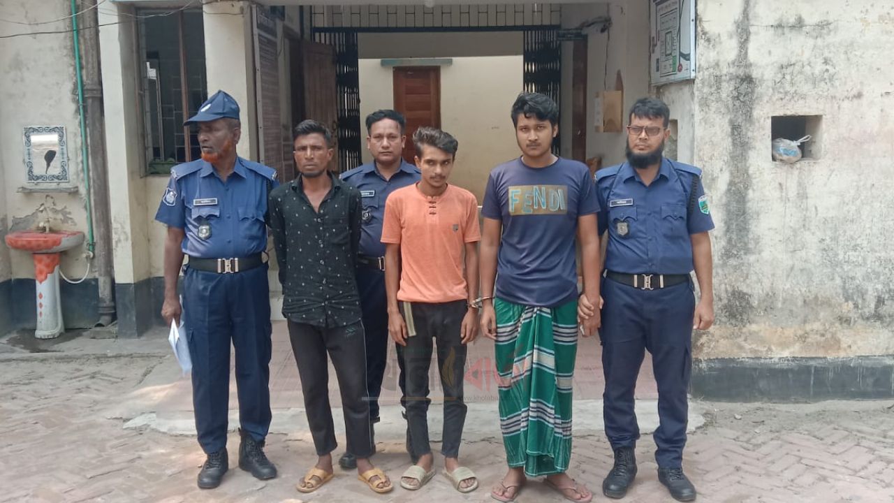 রায়গঞ্জে ২০ পিস ইয়াবাসহ তিনজন গ্রেপ্তার