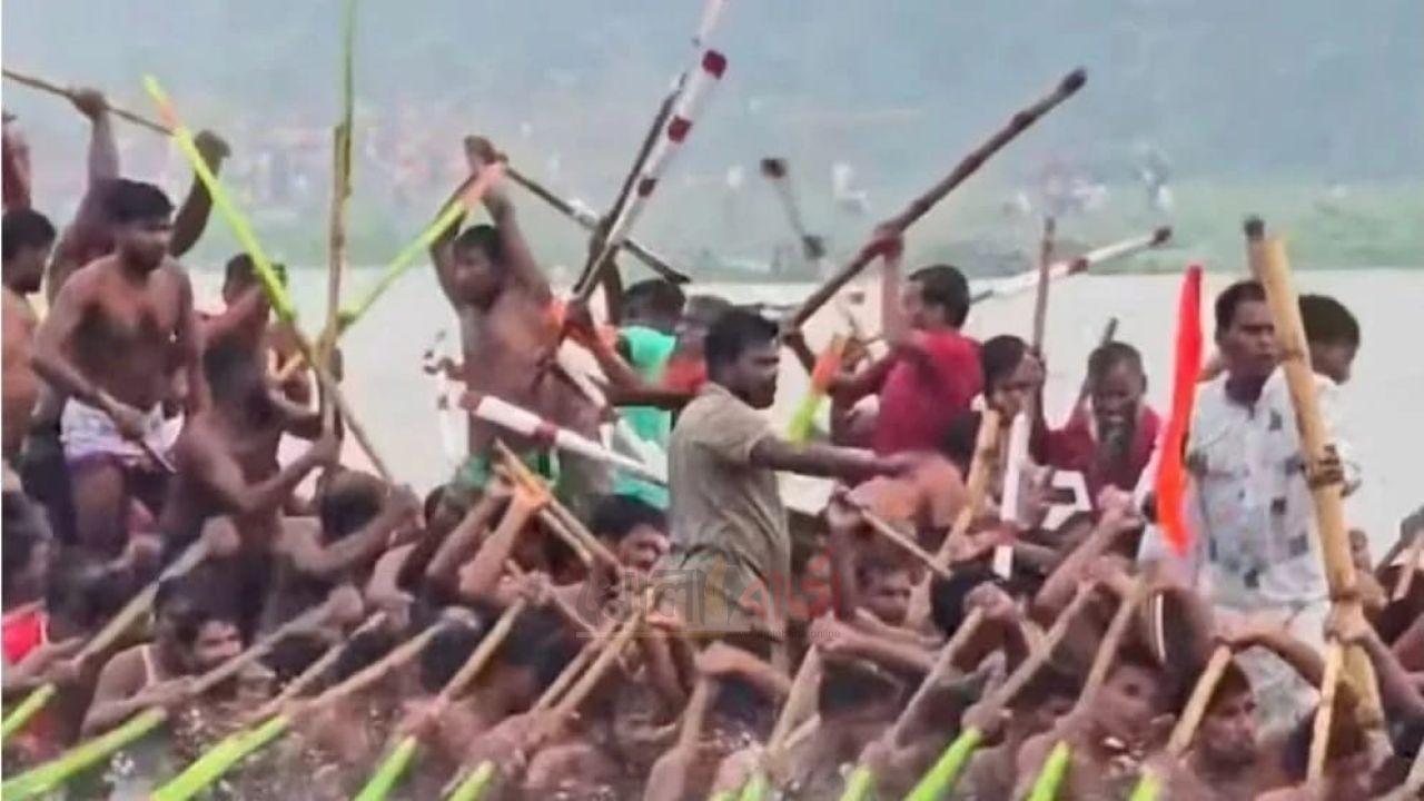নৌকাবাইচে ধাক্কা লেগে দুই নৌকা ডুবল, মাঝিদের সংঘর্ষে আহত ১০